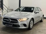Mercedes-Benz A 200 d | DAB | Spurhalte. | Verkehrszeichen - Mercedes-Benz A 200 in Duisburg