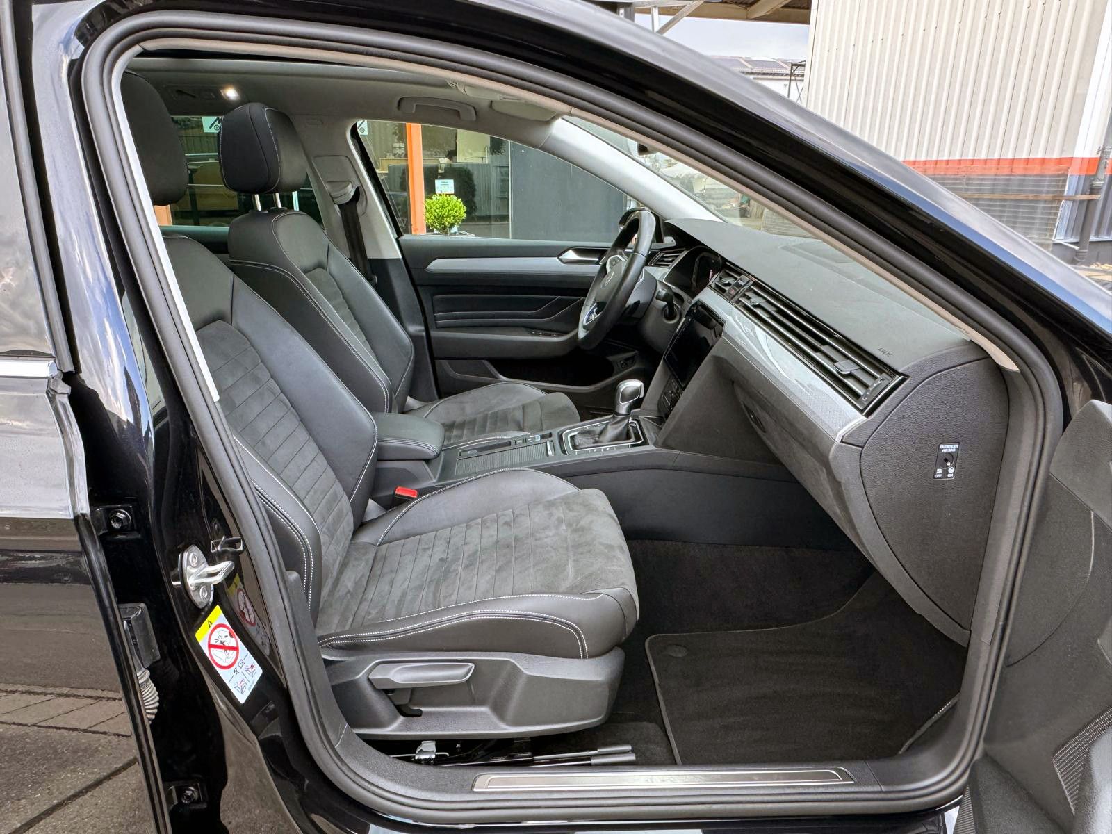 Fahrzeugabbildung Volkswagen Passat Varia. 1.4TSI DSG GTE R-Line ACC PANO AHK