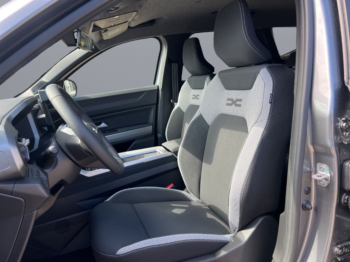 Fahrzeugabbildung Dacia Bigster Hybrid 155 Journey 1.8 E-TECH EU6e Navi