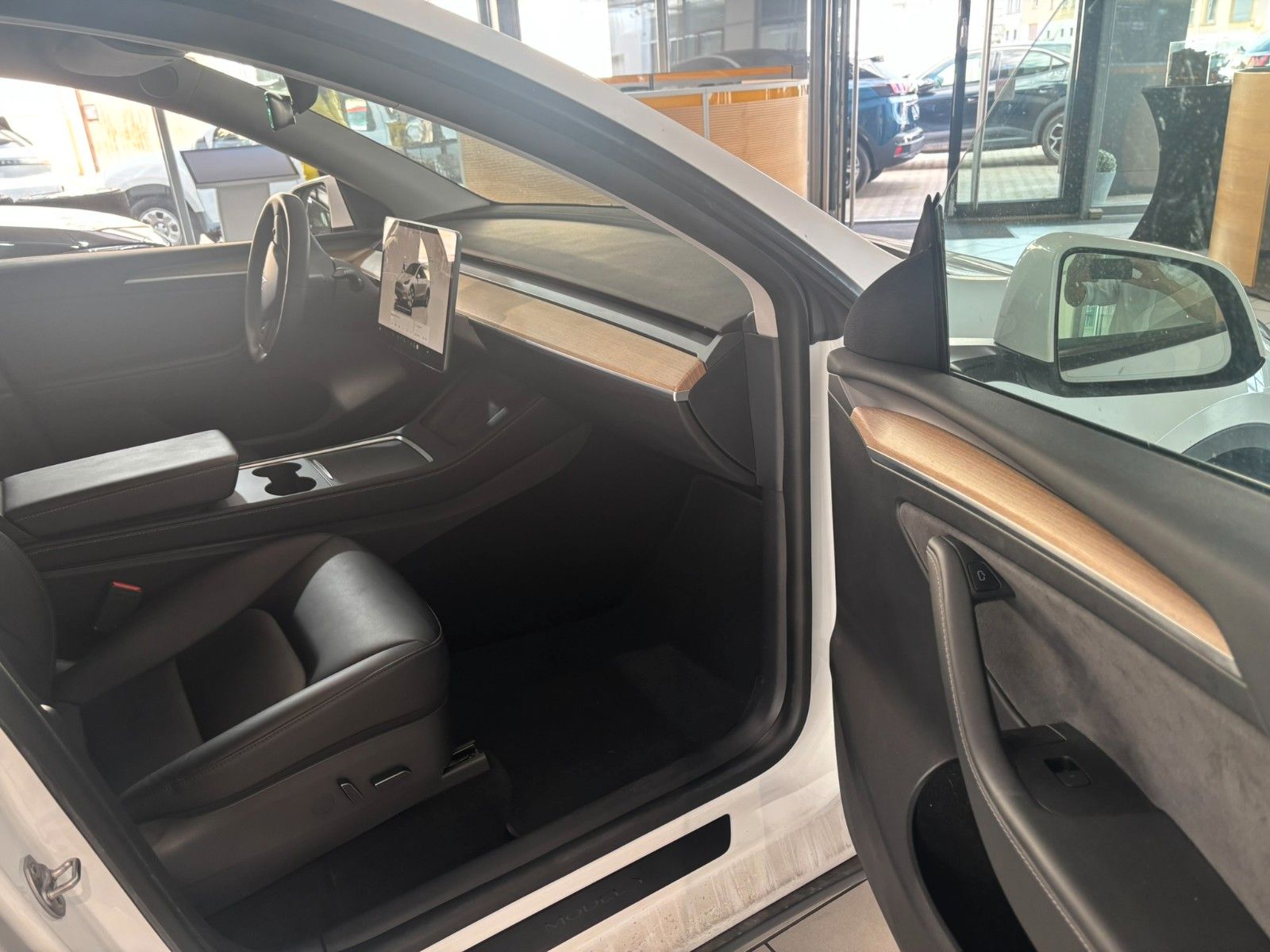 Fahrzeugabbildung Tesla Model Y Long Range Dual AWD SHZ/NAVI/19"ALU/ALLW