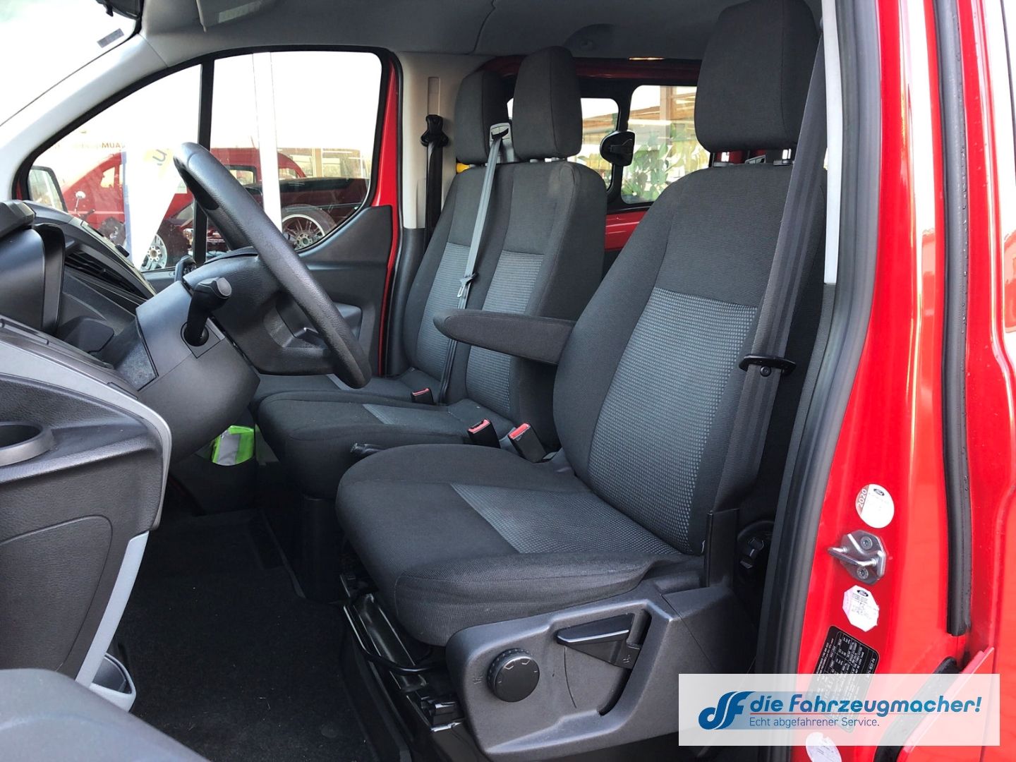 Fahrzeugabbildung Ford Transit Custom Kombi 300 L1 2.2 TDCi *8410 *EXPO