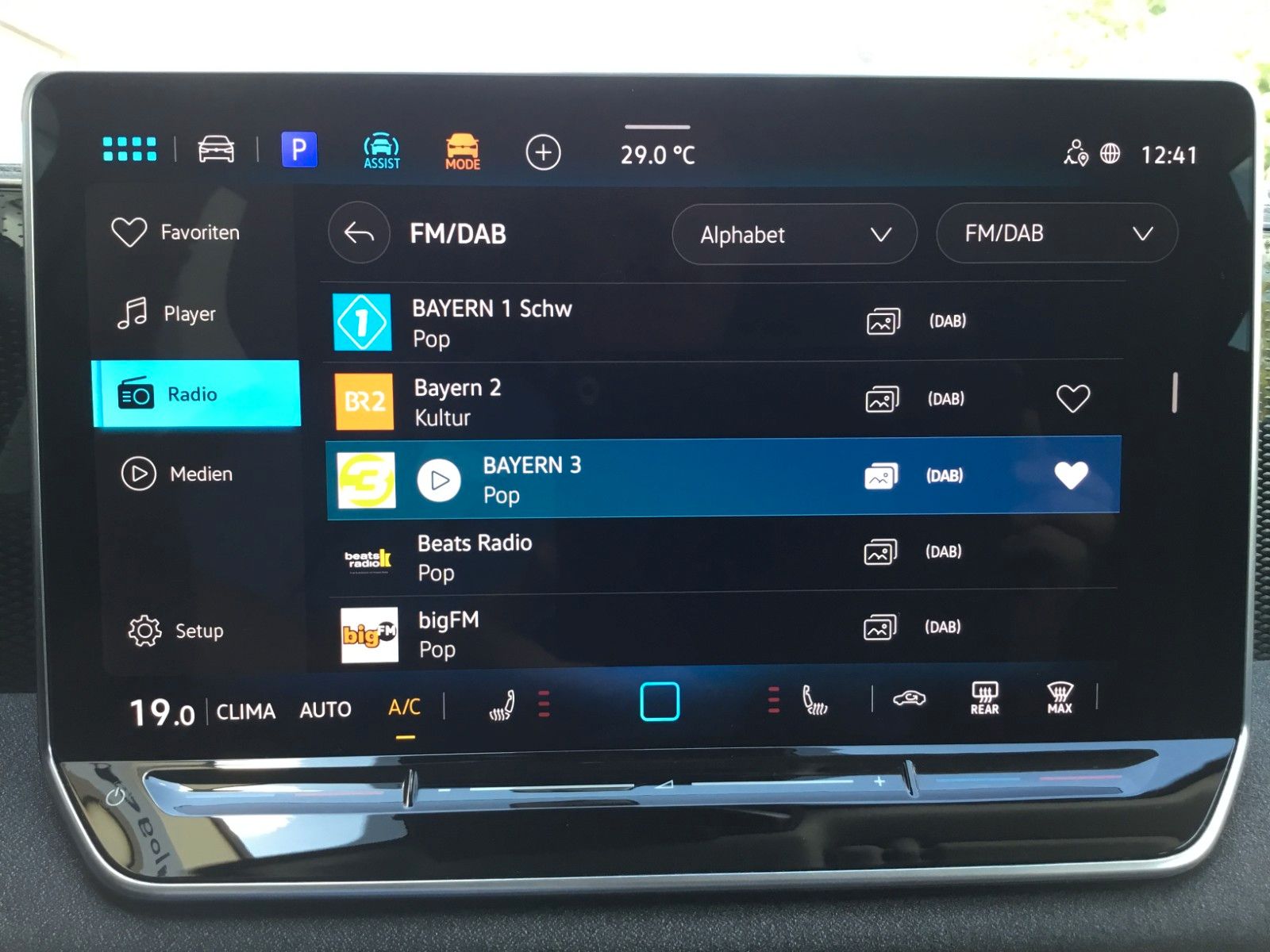 Fahrzeugabbildung Volkswagen Tiguan 1.5 eTSI DSG+AHK+LED+Kamera+Sitzheizung