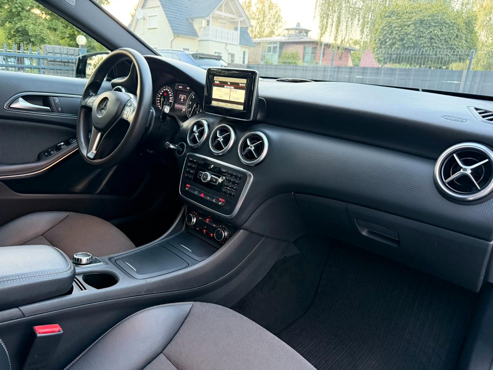 Mercedes-Benz A 180 Style Automatik Xenon Leder BlueEfficiency