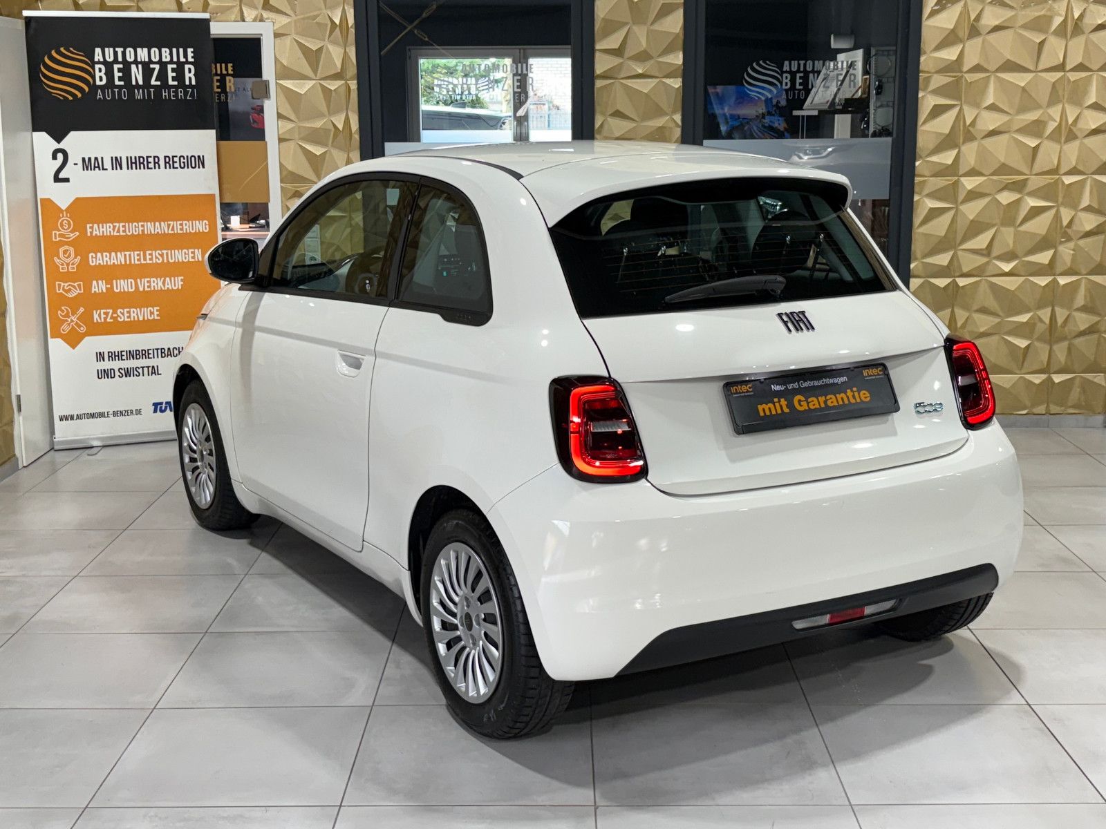 Fahrzeugabbildung Fiat 500e/Basis/TEMPOMAT/APPLE/KLIMA/SPURHALTEASSISTE