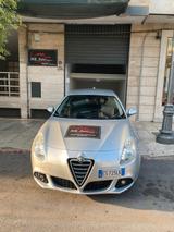 Alfa Romeo Giulietta 1.6 JTDm-2 105 CV Exclusive - silberne Alfa Romeo Giulietta