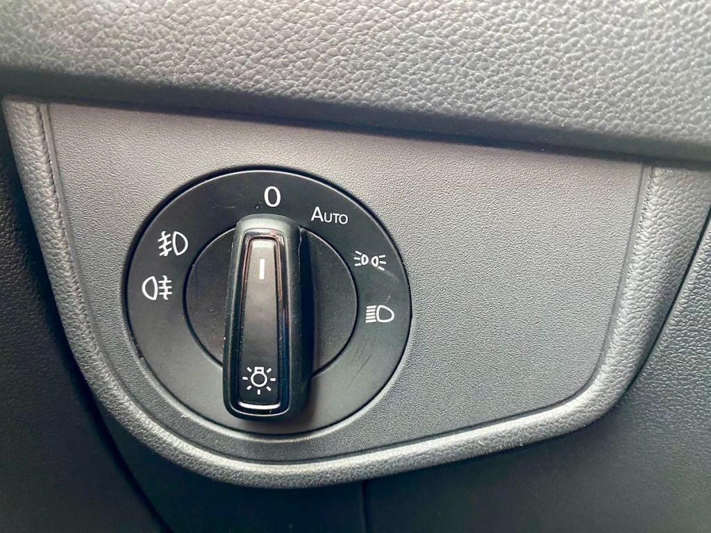 Fahrzeugabbildung Volkswagen Taigo 1.0 TSI DSG STYLE AAC SHZ GJR NAVI PDC