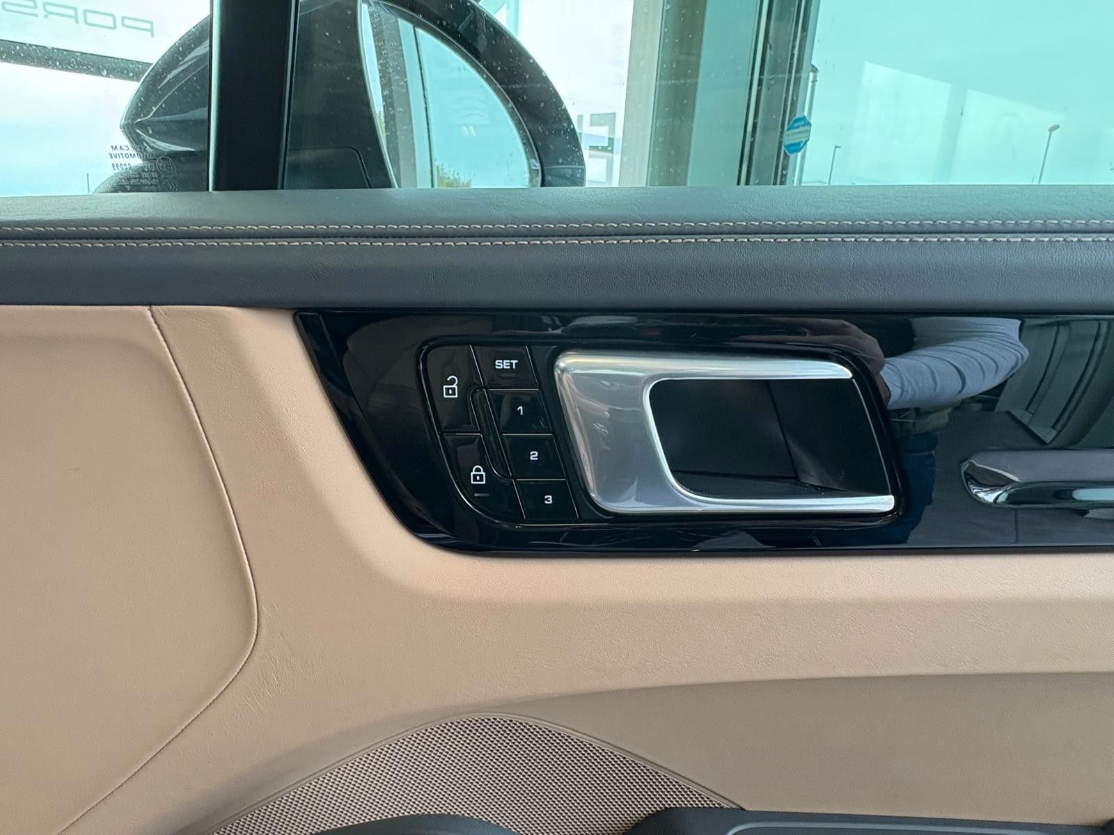 Fahrzeugabbildung Porsche Cayenne E-Hybrid