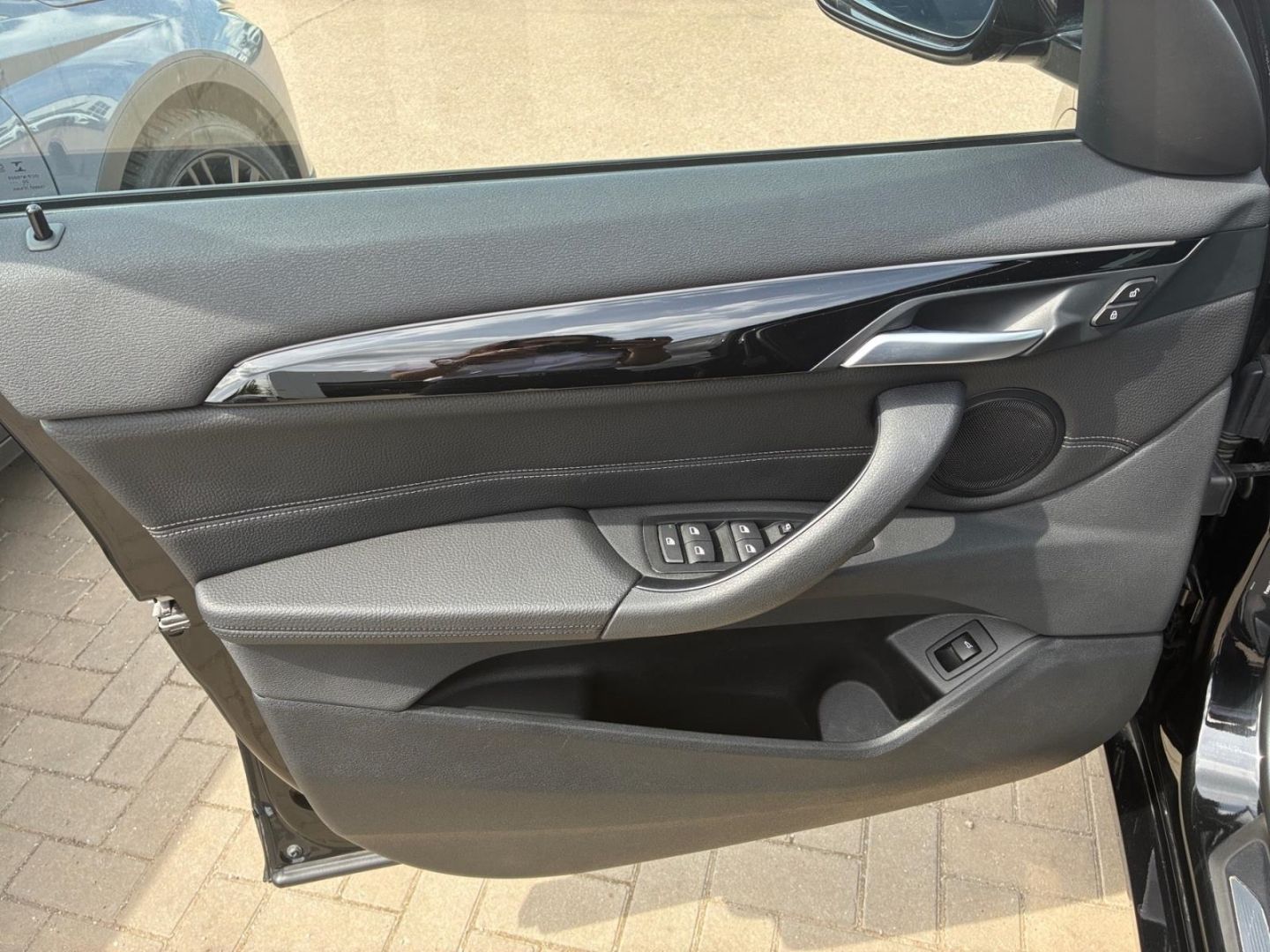BMW X1 sDrive18d AUTOMATIK M SPORT HUD LED SHZ AHK N foto 21