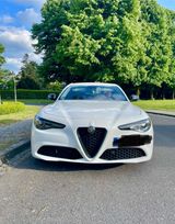 Alfa Romeo Giulia 2.0 Turbo 16V 206kW AT8-Q2 selten! - Alfa Romeo Giulia mit Benzin-Antrieb: Automatik
