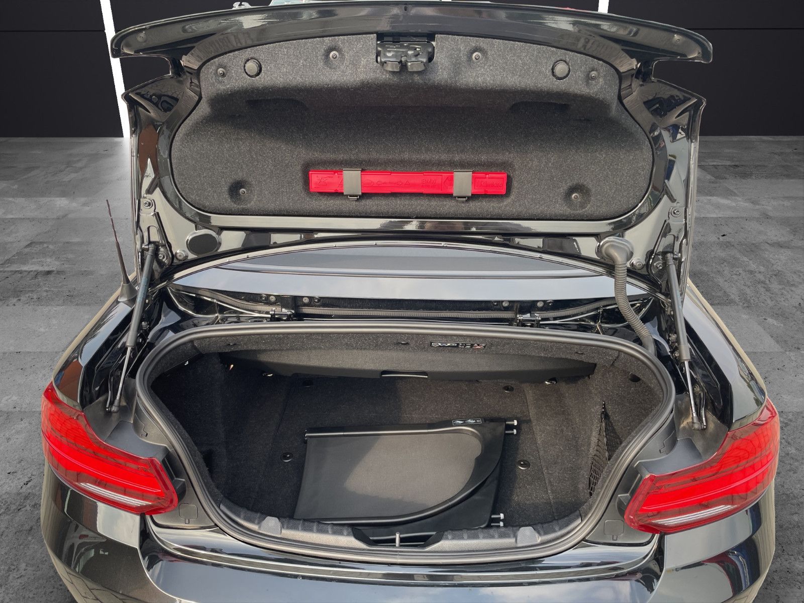 Fahrzeugabbildung BMW BMW 220 i Cabrio*Automatik*LED*PDC*DAB*