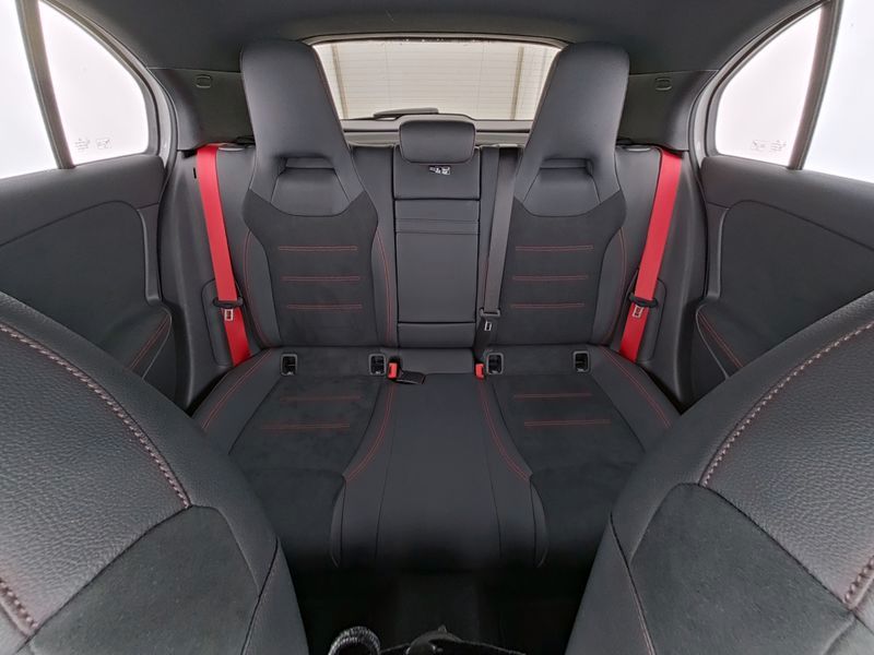 Fahrzeugabbildung Mercedes-Benz AMG A 35 4M NIGHT+AHK+PANO+MULTIBEAM+19''+AMBIEN