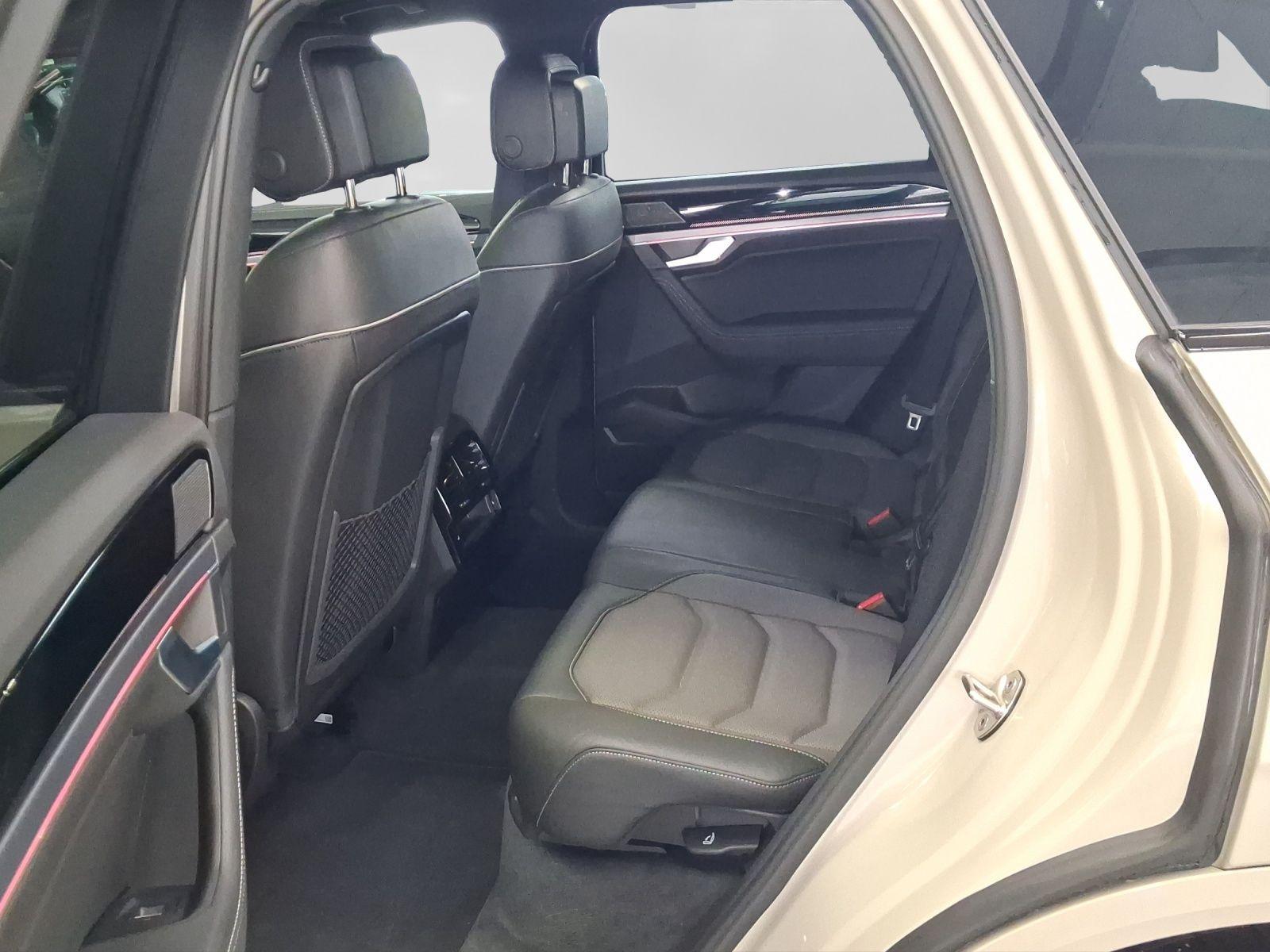 Volkswagen Touareg 3.0 TDI 4M R-LINE BLACK ST.HEIZ LM21 360