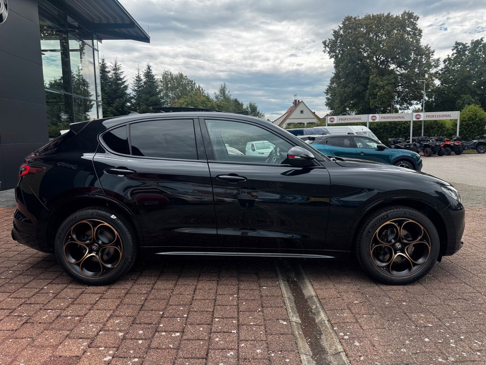 Fahrzeugabbildung Alfa Romeo Stelvio 2.0 280PS Intensa Panorama Navi Kamera