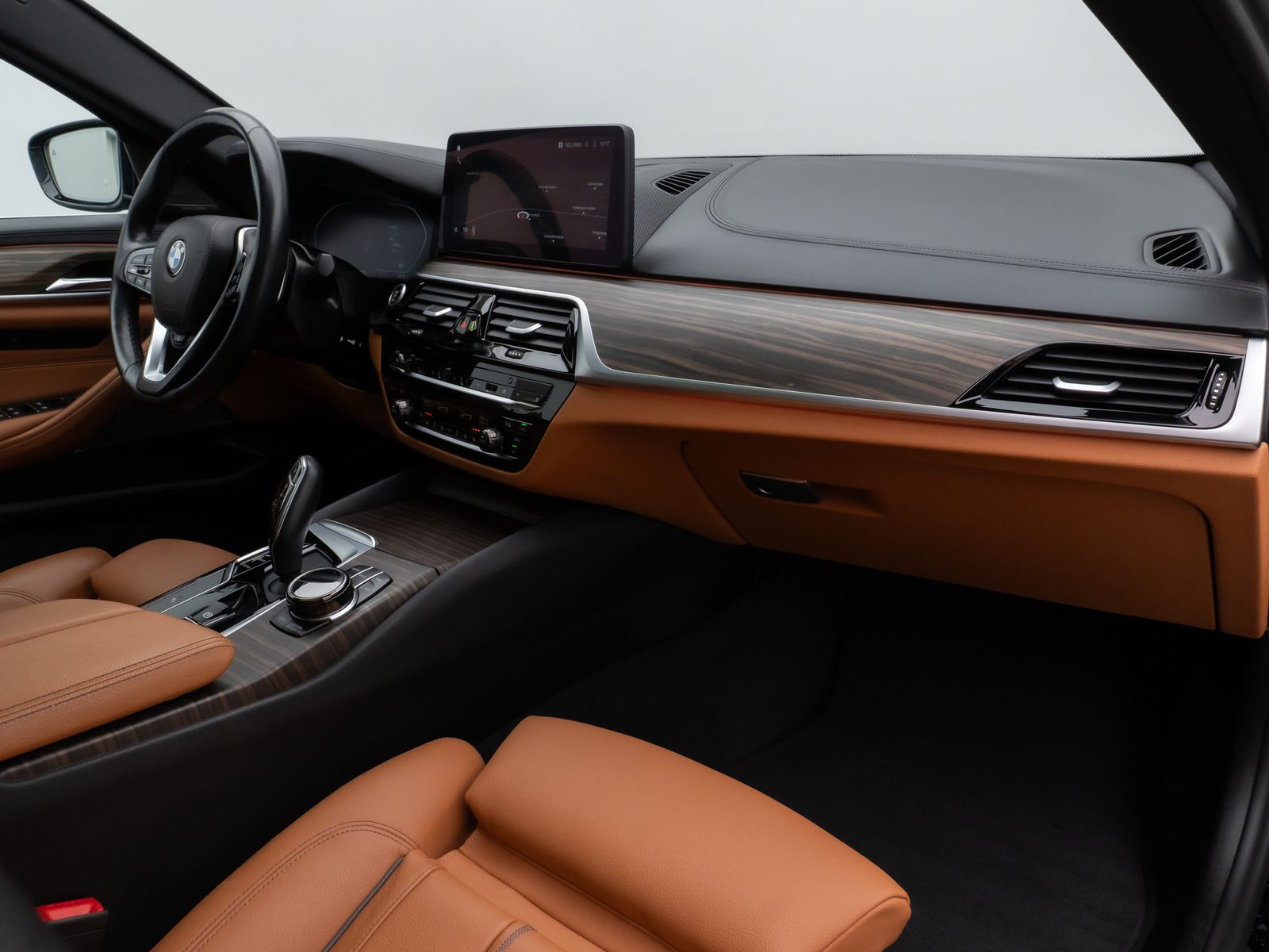 Fahrzeugabbildung BMW 540d xD Kamera Glasdach Laser HUD DAB H/K AHK