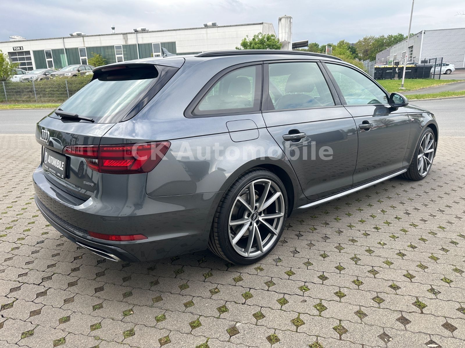 Fahrzeugabbildung Audi A4 Avant 40 TDI Quattro S-Line/Navi/LED/ACC