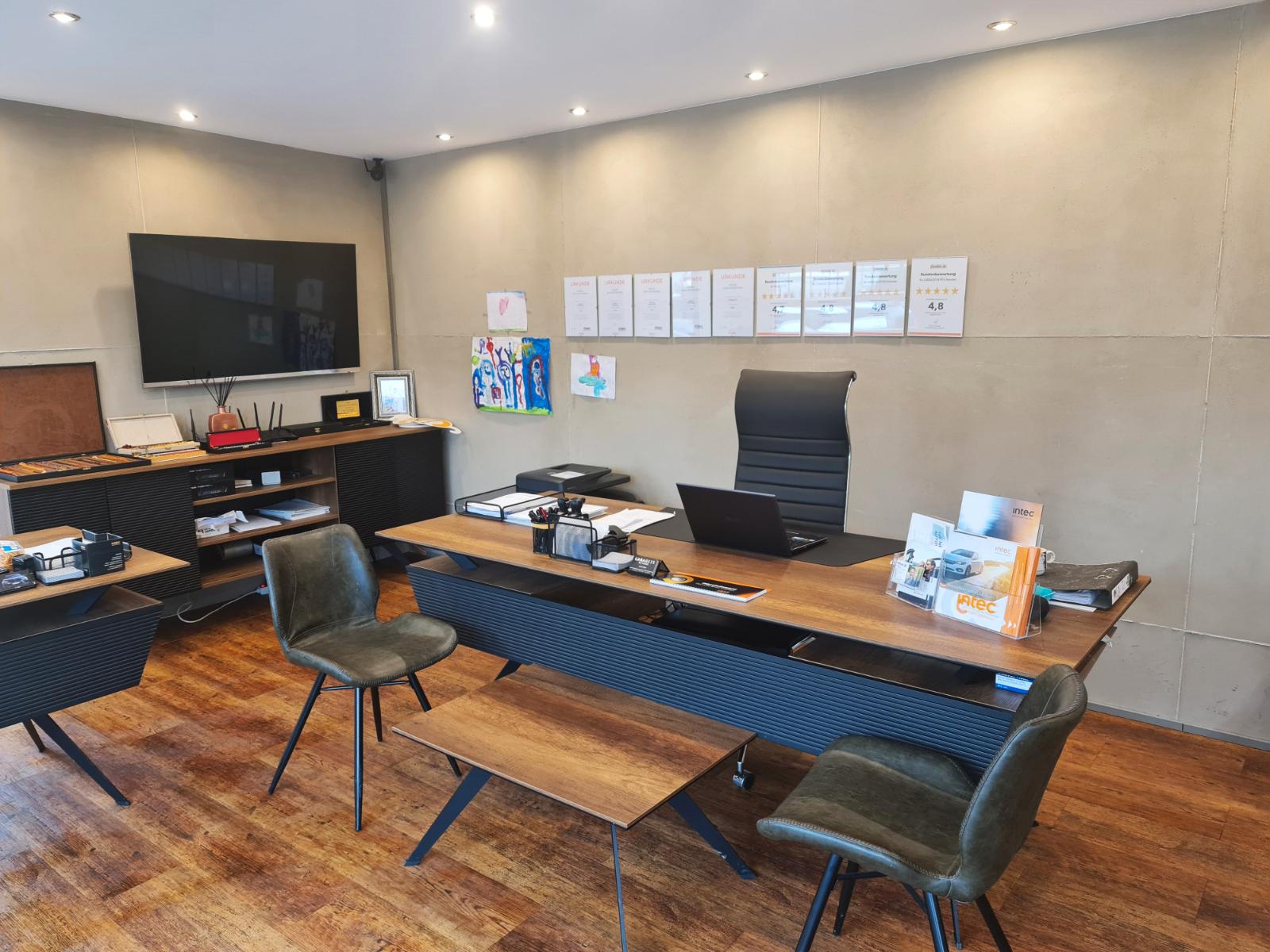 showroom-image-top