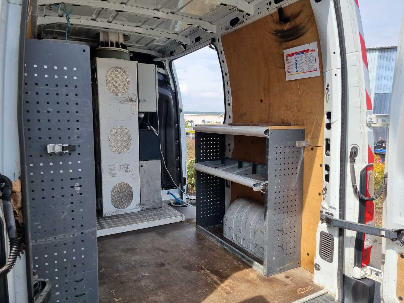 Fahrzeugabbildung Renault Master 2.3 dCi / France Elevateur 121FCC, 12,5m