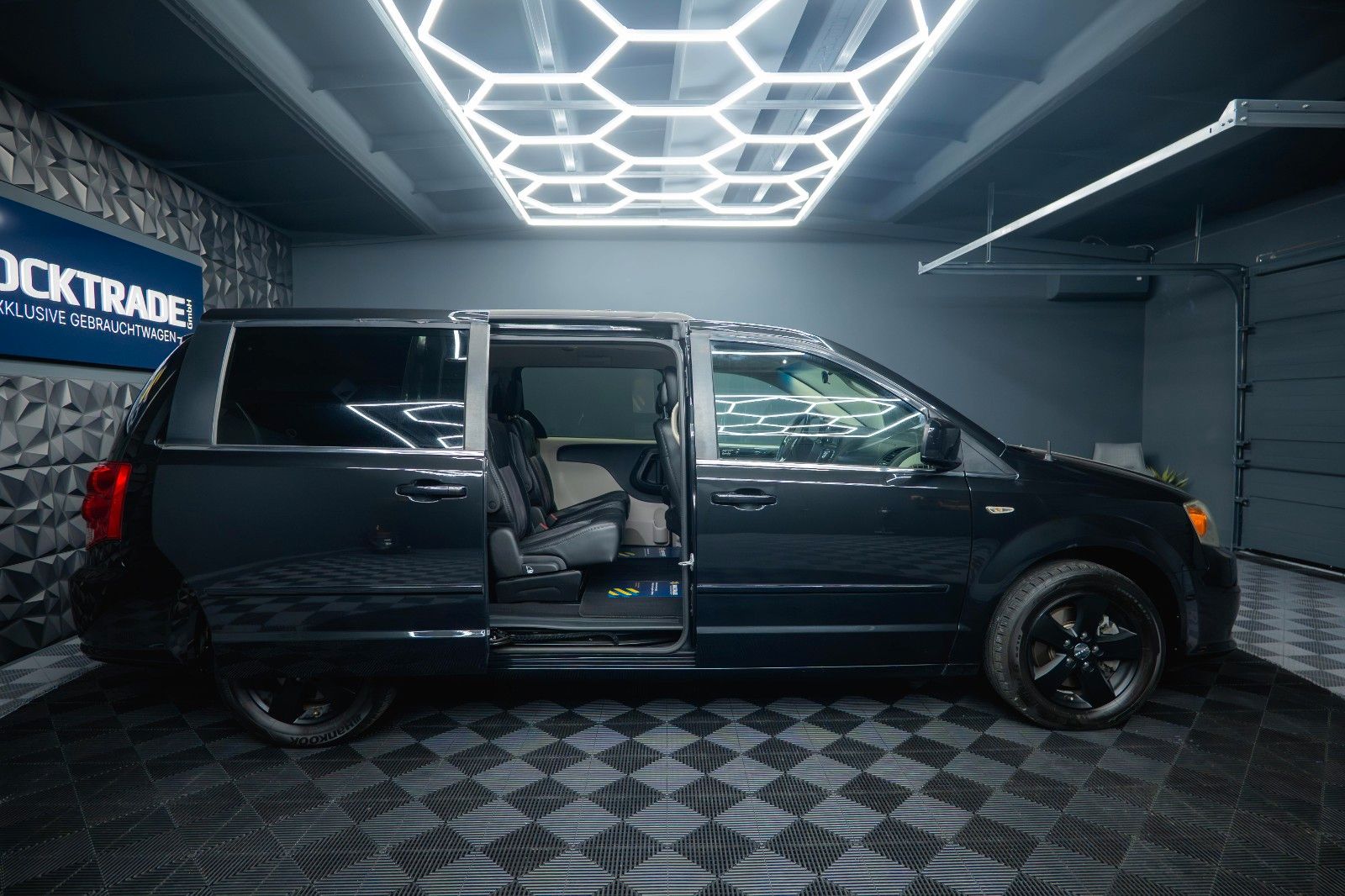 Fahrzeugabbildung Dodge Grand Caravan 3.6 V6 SXT LPG *7 Sitze*TV*Kamera*