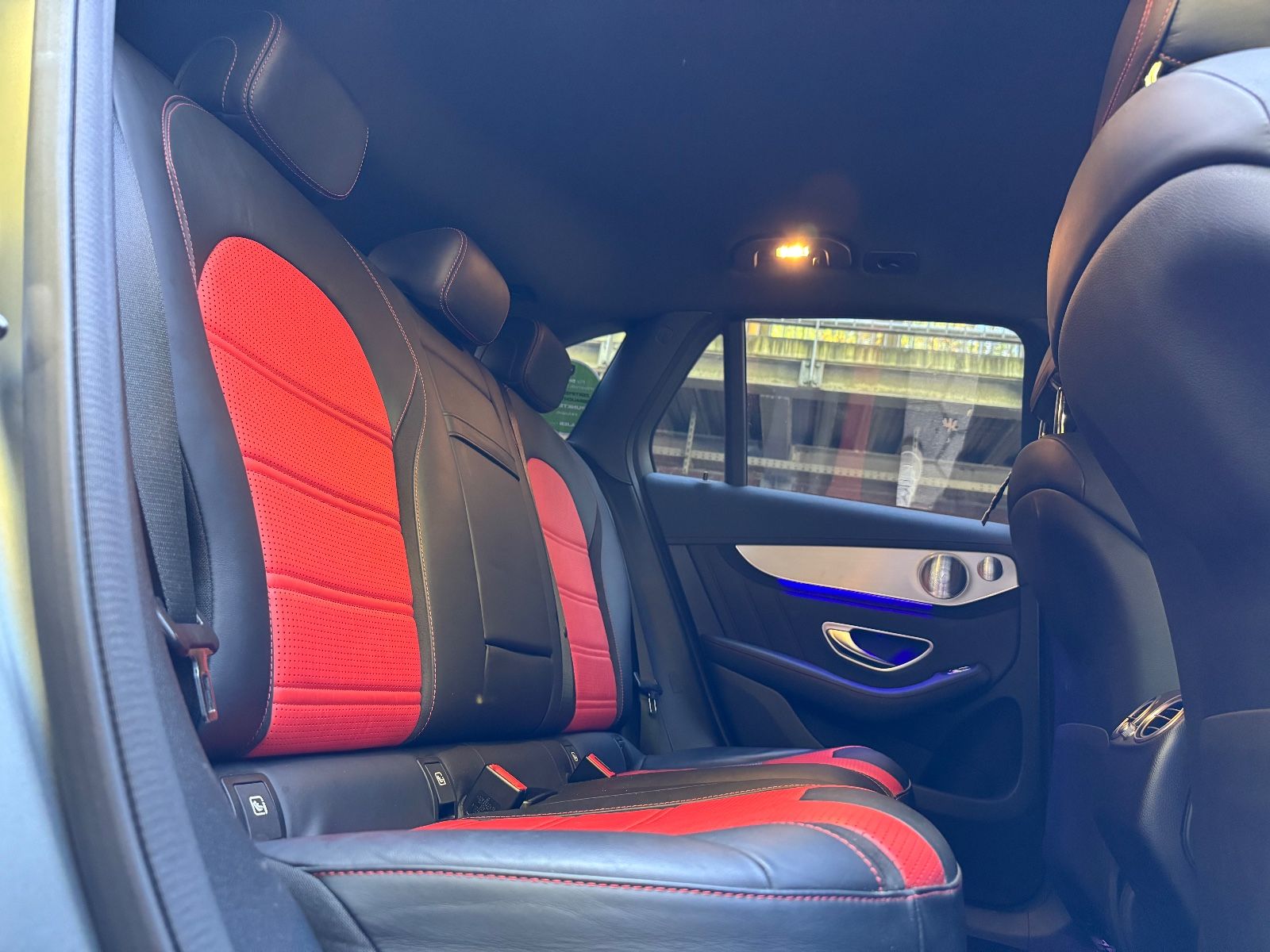 Fahrzeugabbildung Mercedes-Benz GLC 63 AMG 4Matic*BURMESTER*HEADUP*MEMO*LED*TEMP