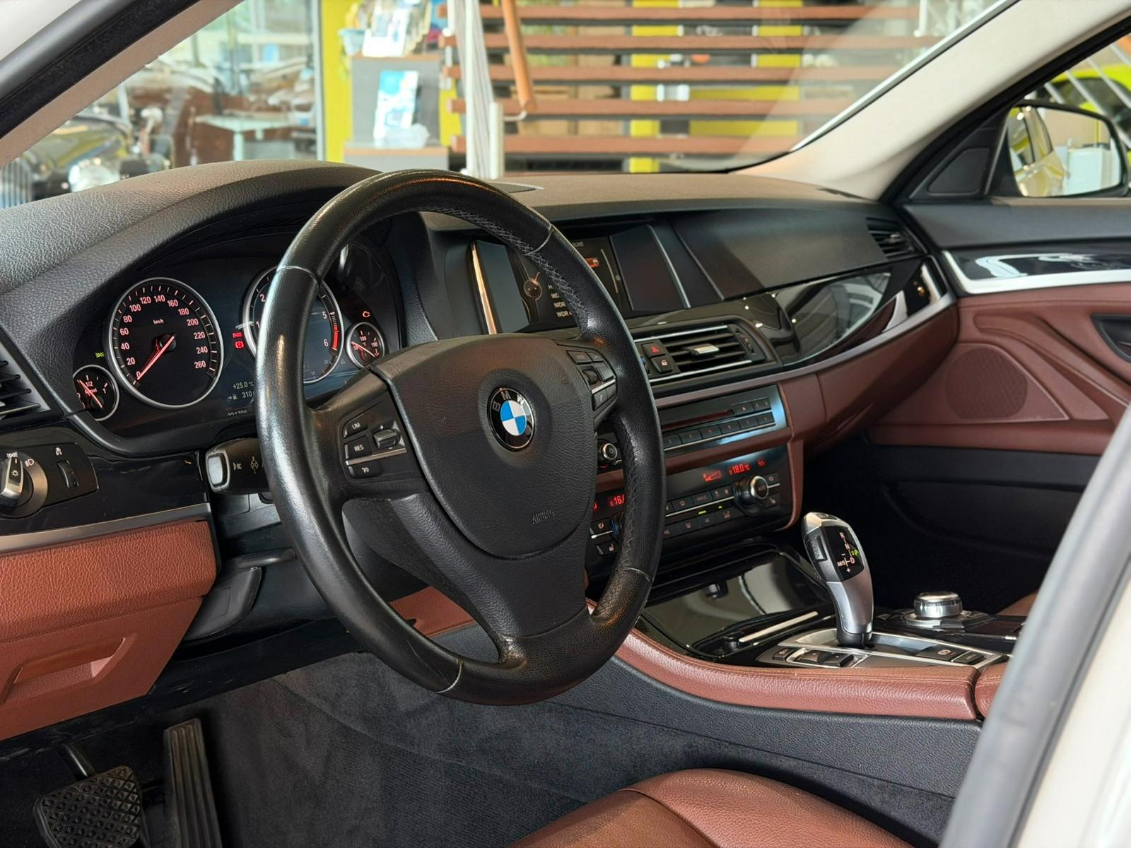 BMW 520d Lim. *SHZ*PDC*HiFi*Navi*