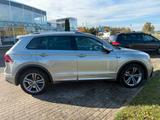 Volkswagen Tiguan Highline BMT+AHK+Easy Open+LED+Nav+R-Line - mit Diesel-Antrieb: Alcantara, mit Navigationssystem