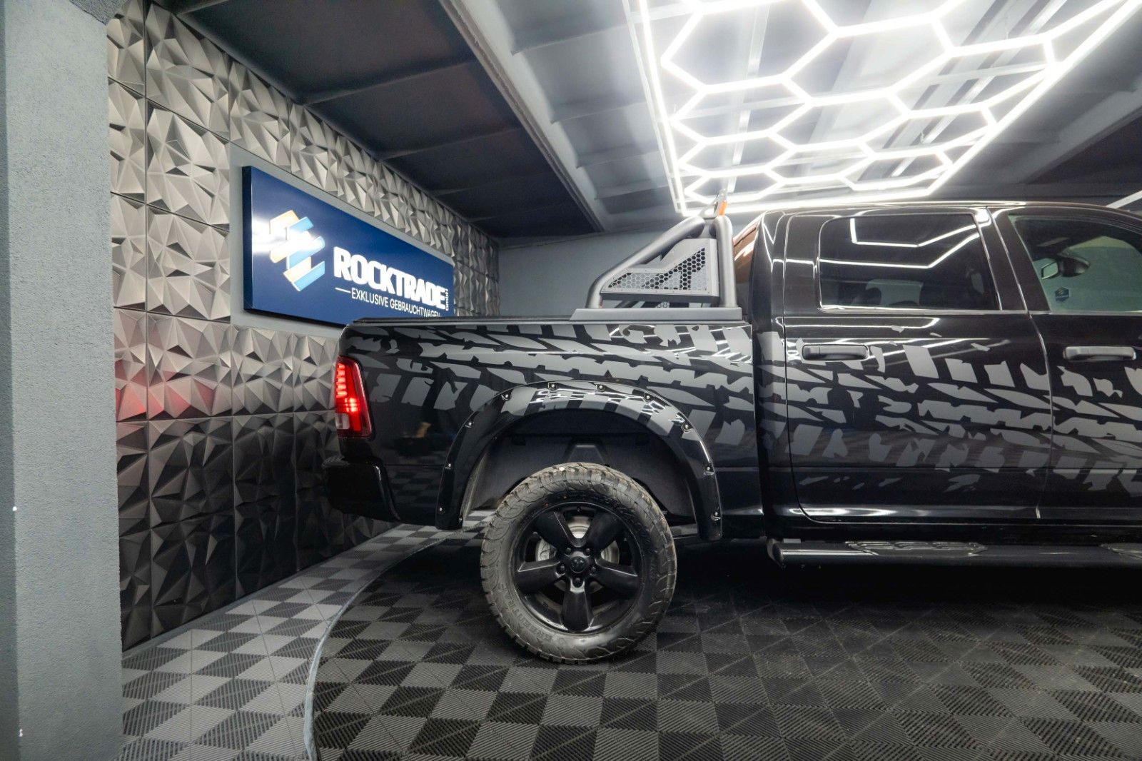 Fahrzeugabbildung Dodge RAM 5.7 V8 HEMI 4x4 OFFROAD Night-Paket *LED*