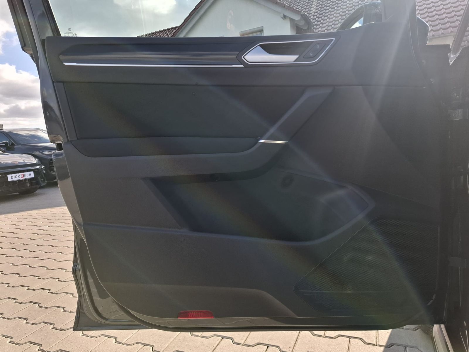 Fahrzeugabbildung Volkswagen Touran 2.0 DSG R-Line High BLACK Pano 7Si IQ AHK