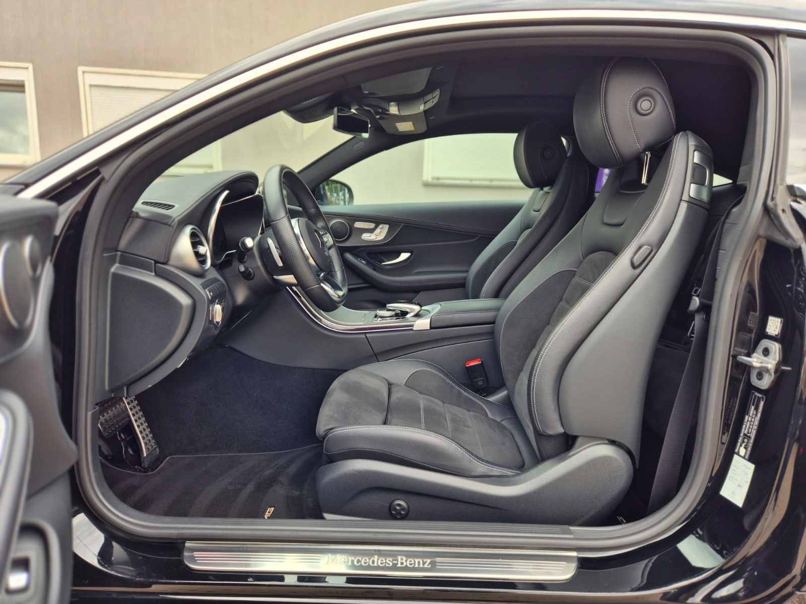 Mercedes-Benz C 300 Coupé 4Matic AMG Line Multibeam Virtual foto 20