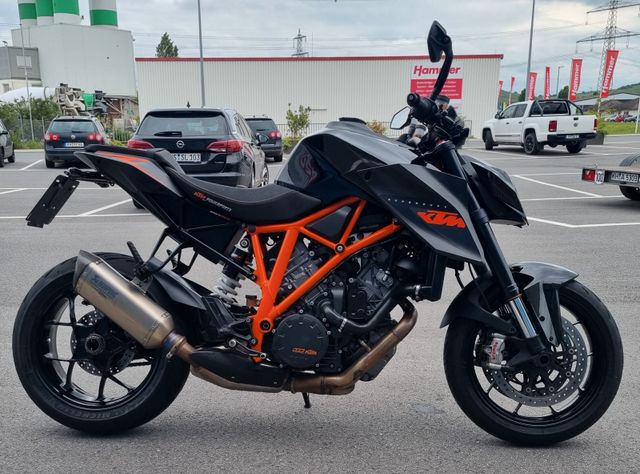 KTM 1290 Super Duke R Akra..