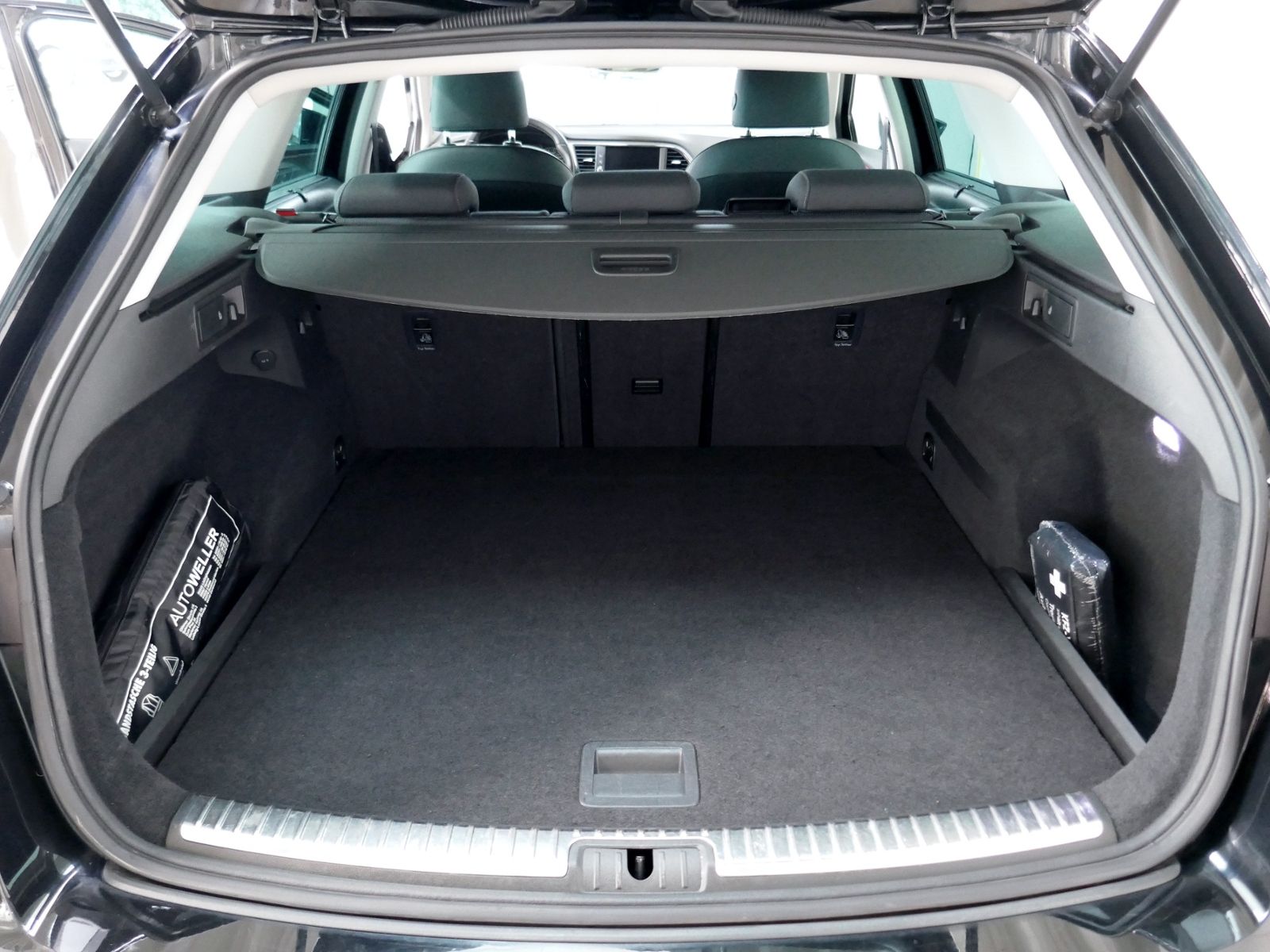 Fahrzeugabbildung SEAT Leon ST Xcellence 1.4 TSI | LED RFK GRA Navi