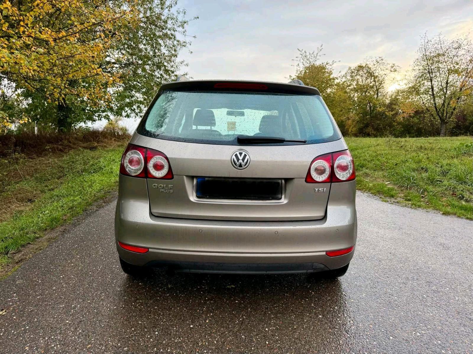 Volkswagen Golf 2010 — rear view