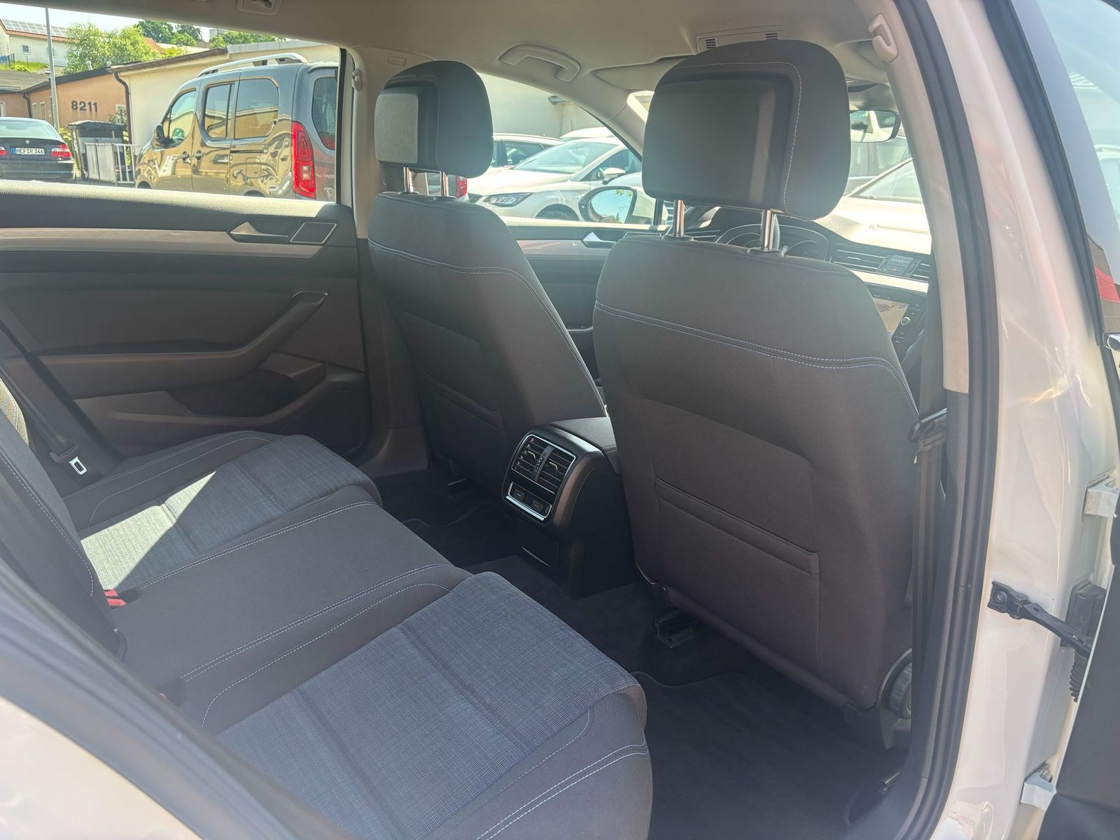 Fahrzeugabbildung Volkswagen Passat Var. 1.4 GTE-NAV-LED-KAMERA-ACC-APPS-SHZ-