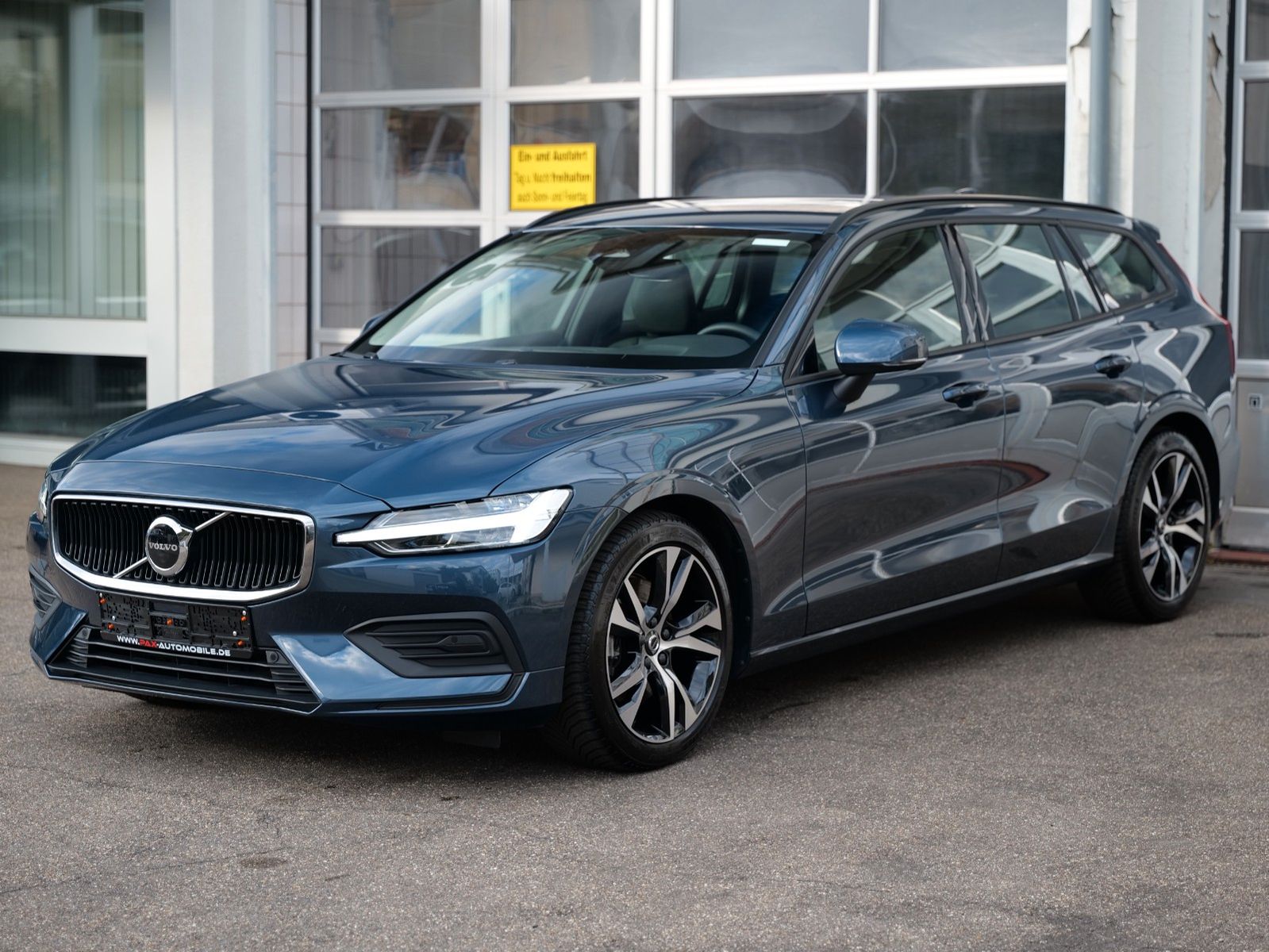 Volvo V60 B4 Core LEDER NAVI ACC 4xSHZ KEYLESS PDC CAM foto 2