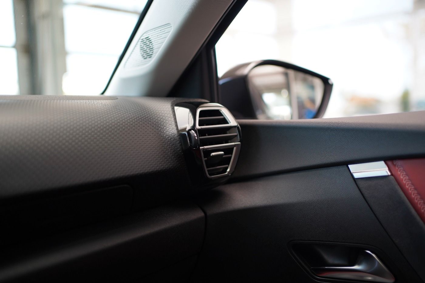 Fahrzeugabbildung Citroën C4 PureTech 155 EAT8 Shine Automatik Leder Navi