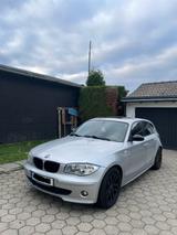 BMW 1er 118i E87 4 Türer 2006 - BMW in Bochum: 2.8