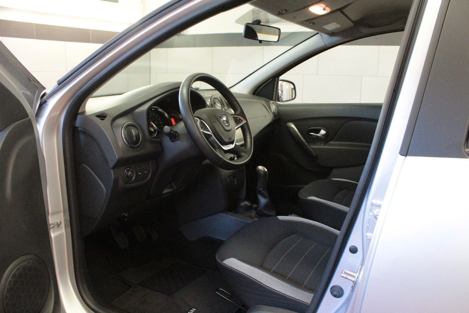 Fahrzeugabbildung Dacia Logan MCV TCe90 Stepway*Navi*Klima*