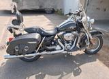 Harley-Davidson Road King FLHRC - gebrauchte Motorräder in Köln