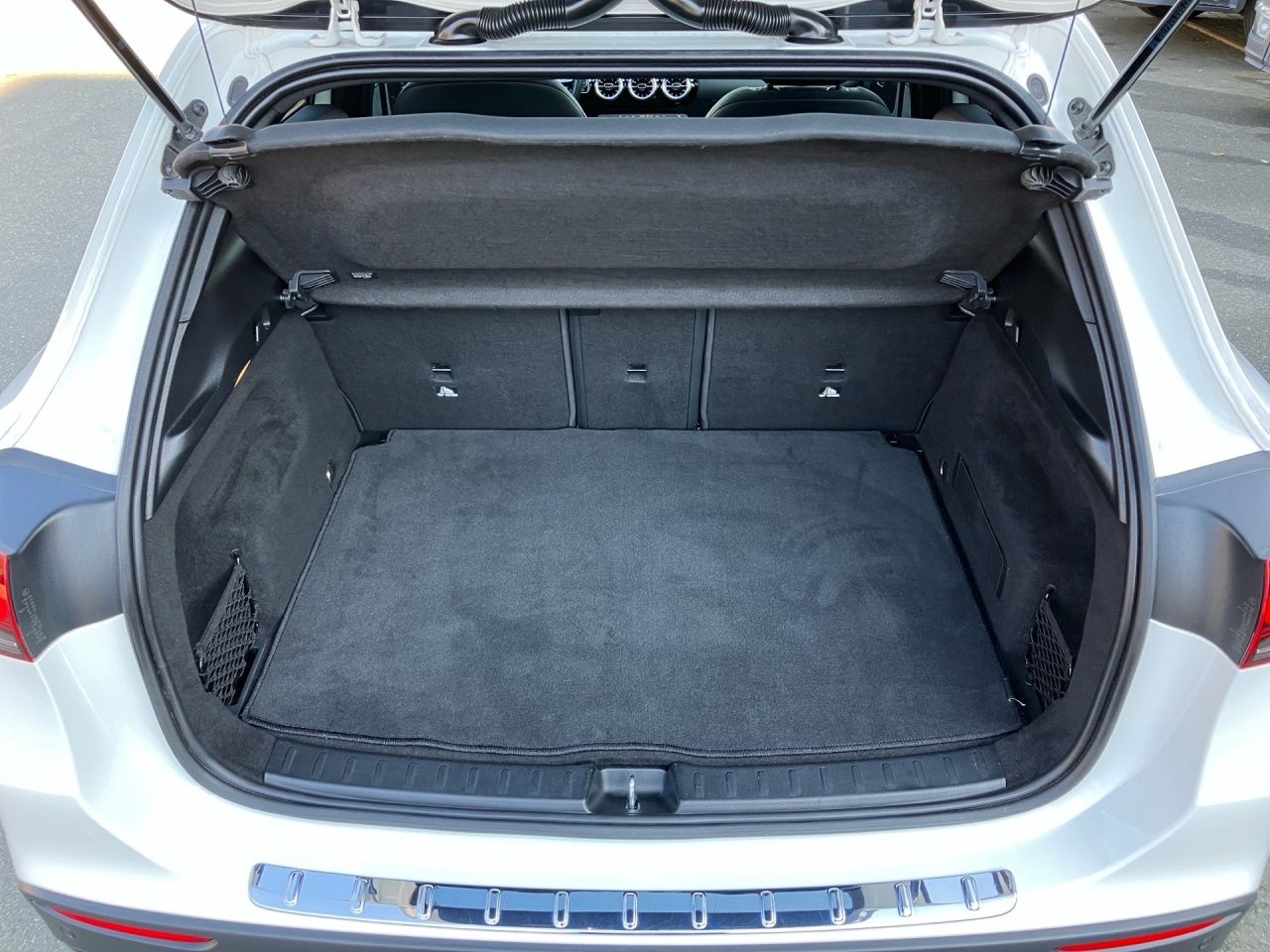Fahrzeugabbildung Mercedes-Benz GLA 45 AMG 4M+ AHK+Pano+Night+Burmester+360°