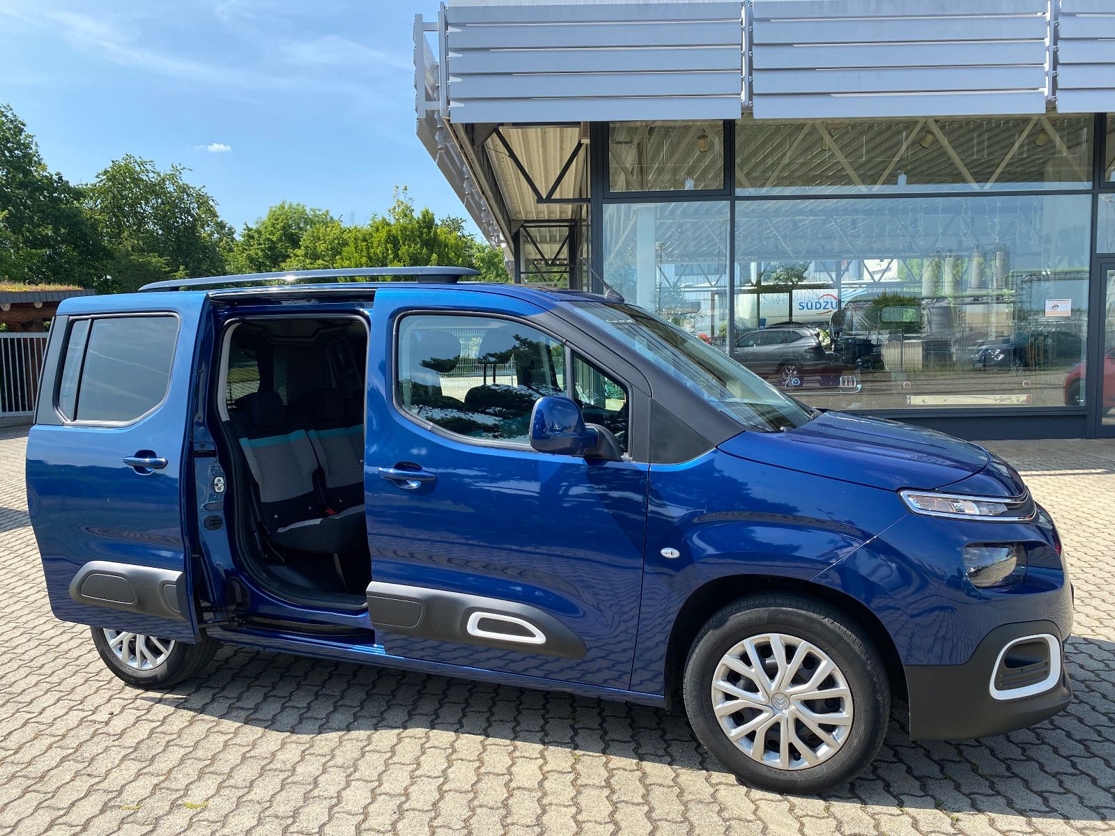 Fahrzeugabbildung Citroën Berlingo Live M