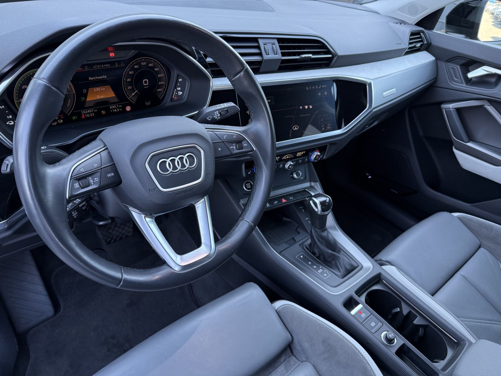 Fahrzeugabbildung Audi Q3 45 TFSI e S-Line Black NAV+LED+360°+20ZOLL+PP