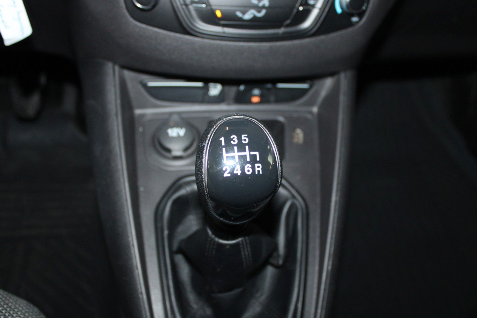 Fahrzeugabbildung Ford Transit Courier 1,5 TDCi Kasten Allwetter 1.Hand