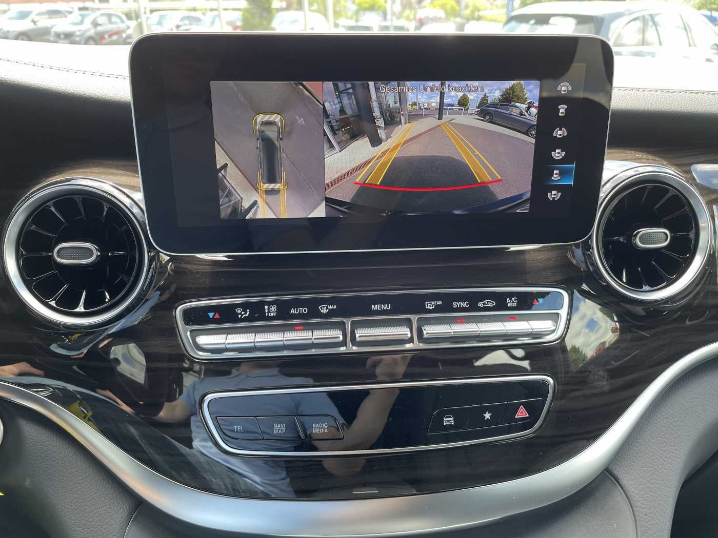 Fahrzeugabbildung Mercedes-Benz V 300 d AVA 4MATIC AMG Kühlschrank AIRMATIC