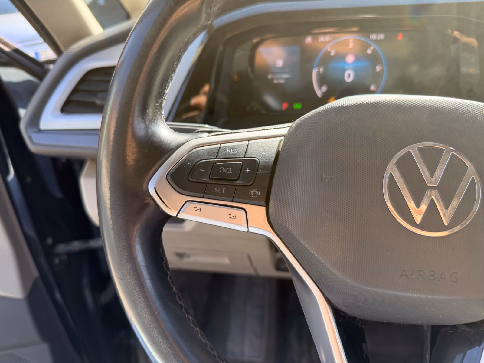 Volkswagen T7 Multivan 2.0 TDI MwSt DSG 6 Sitze AHK ACC LED, миниатюра 26