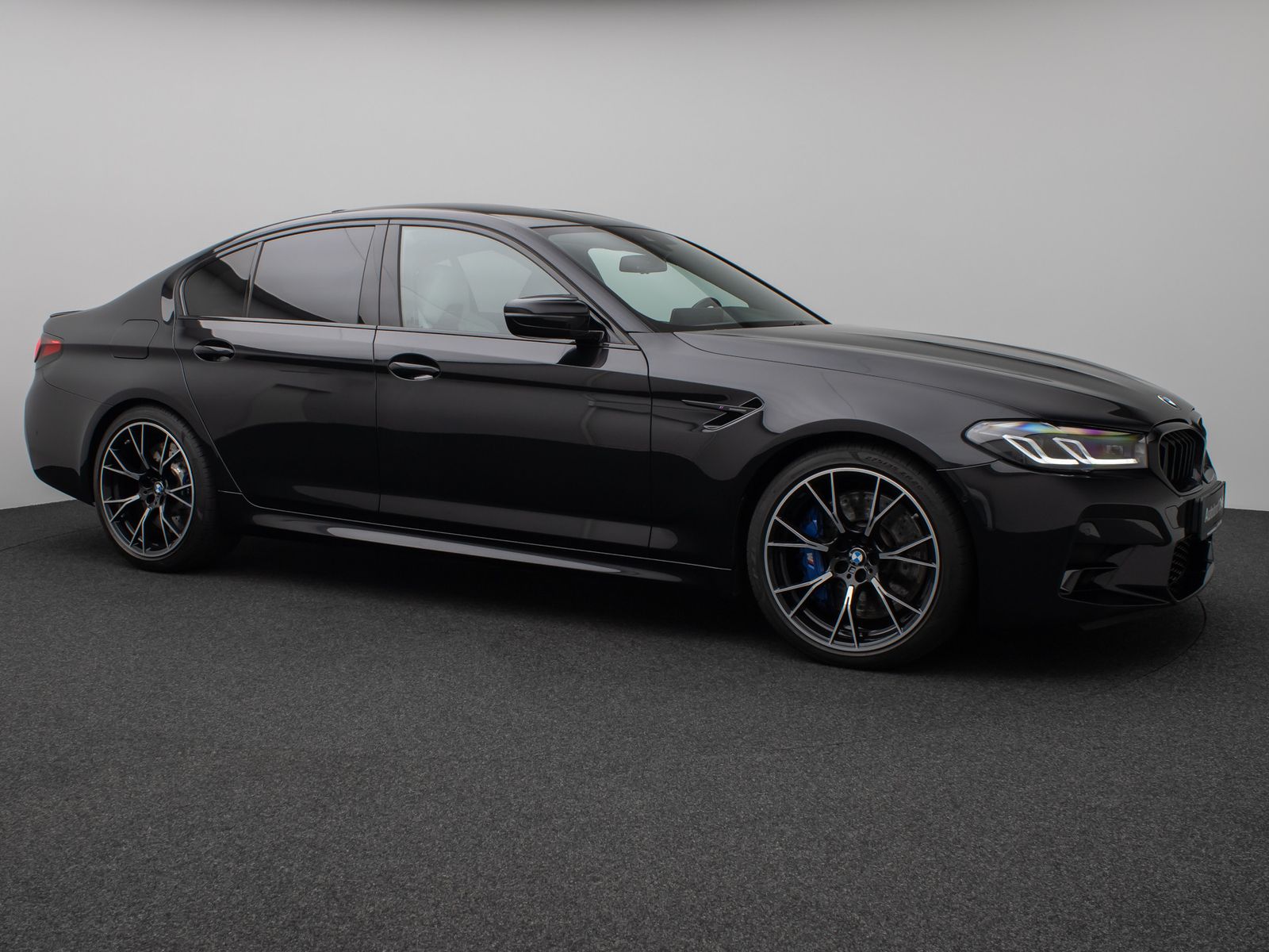 Fahrzeugabbildung BMW M5 Competition xD Kamera HUD DAB B&W SoftCL 20"