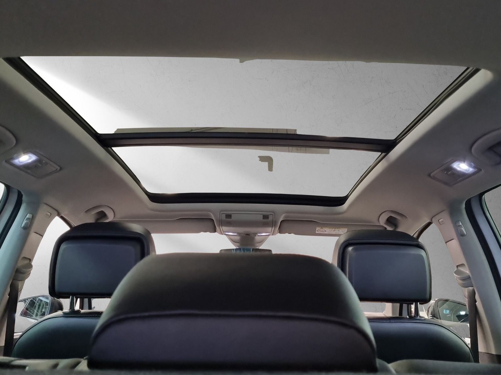 Fahrzeugabbildung Volkswagen Tiguan Highline 4Motion 2,0 TDI DSG R-Line Pano
