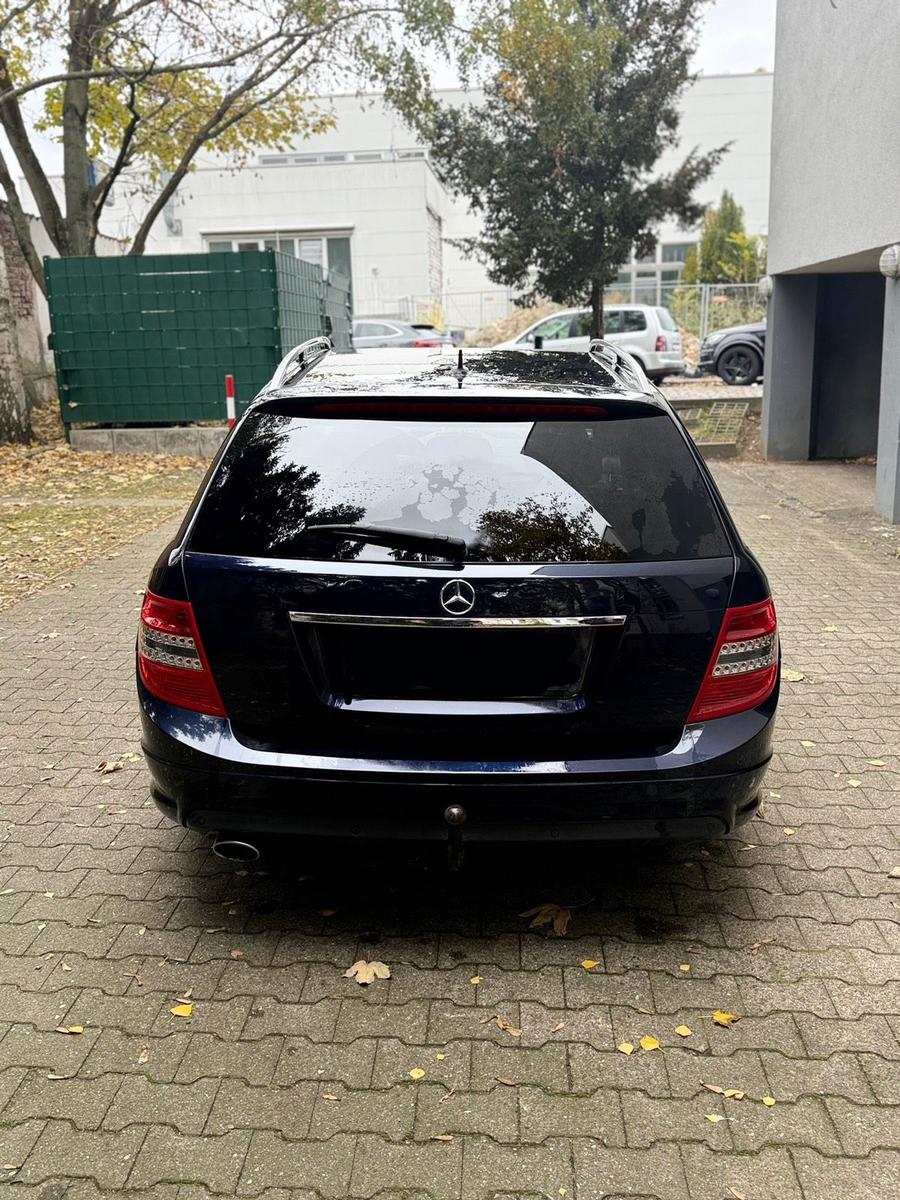 Mercedes-Benz C220 2009 — photo 7
