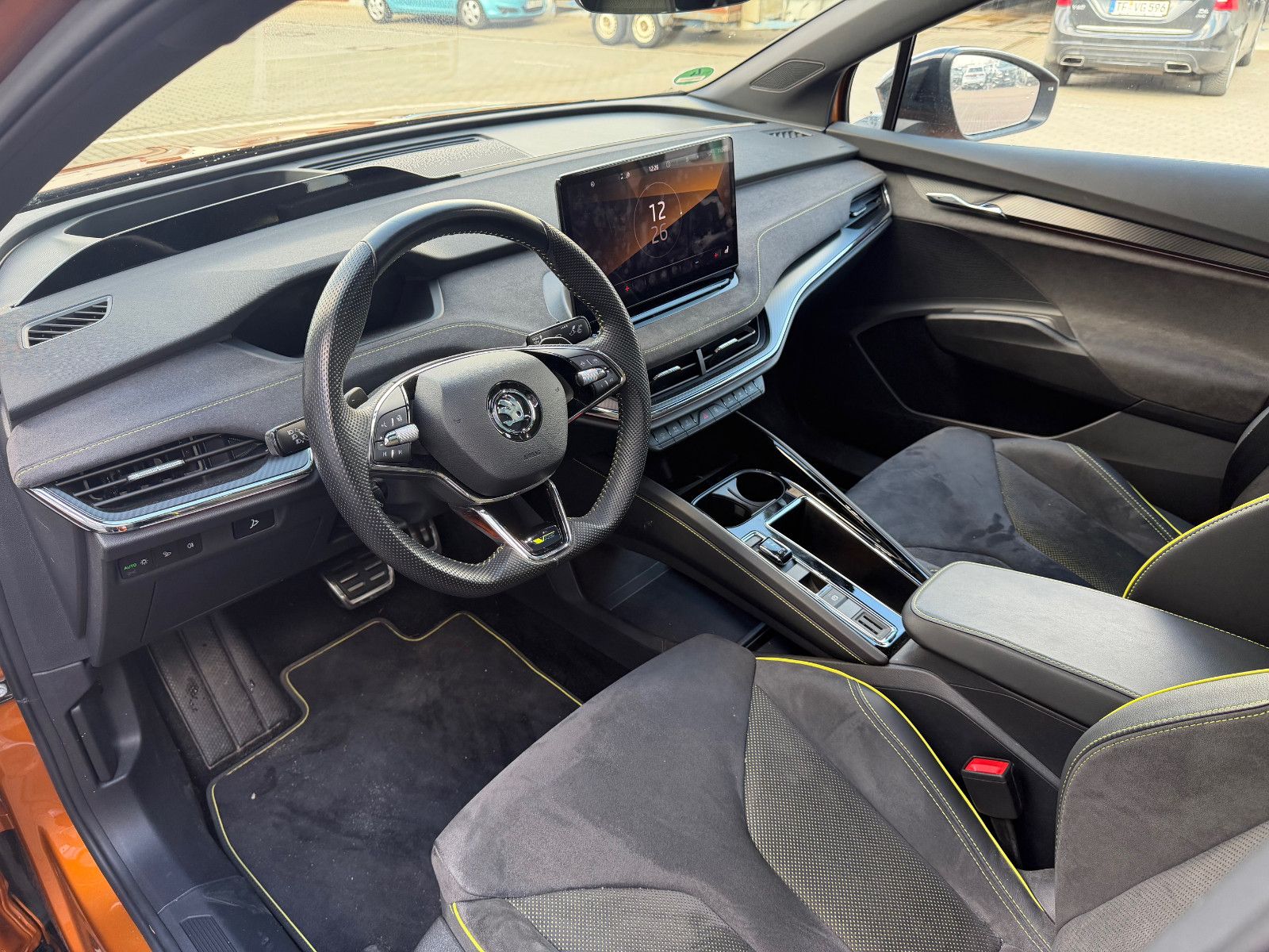 Fahrzeugabbildung SKODA Enyaq RS*ACC*SZHZNG*NAVI*360°*CARPLAY*AMBIENTE*