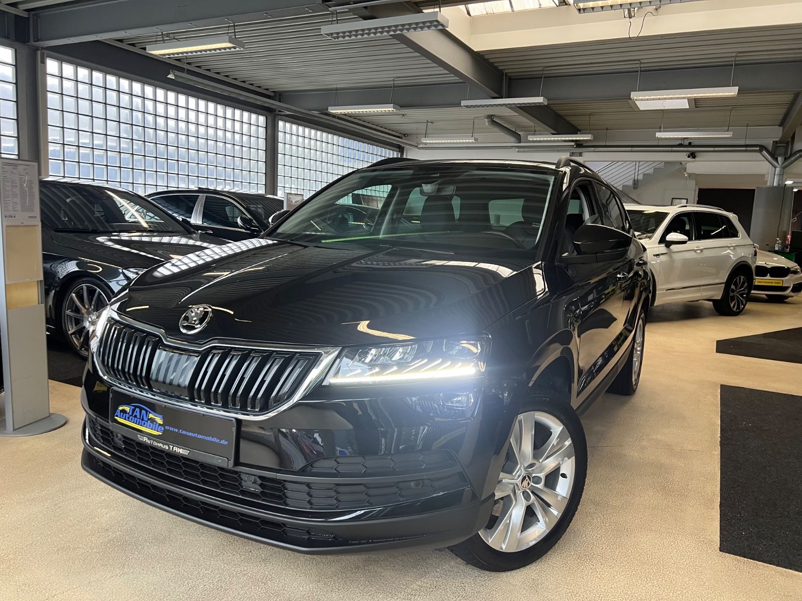 Fahrzeugabbildung SKODA Karoq Style DSG *PANO*SITZHEIZUNG*LEDER*