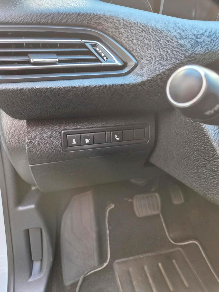 Peugeot 308 2015 — photo 10