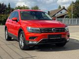 Volkswagen Tiguan Highline Offroad 4Motion - : Allradantrieb, Offroad